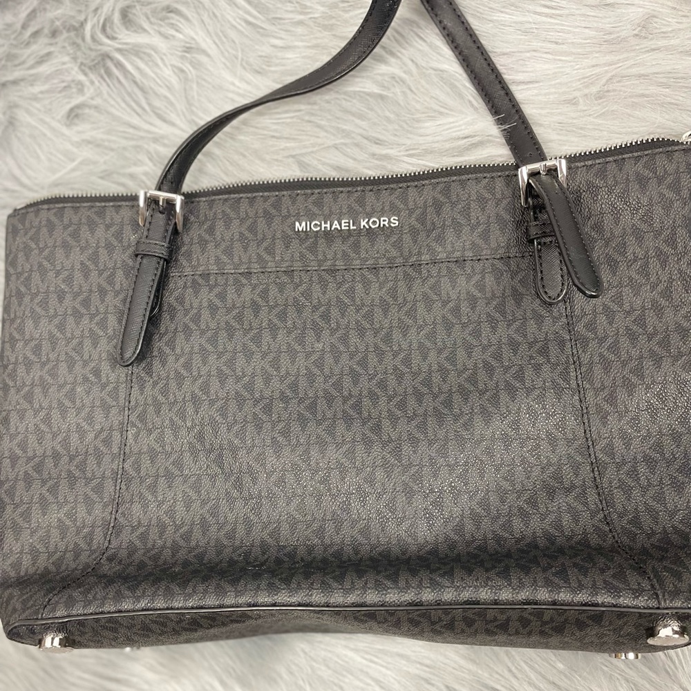 Micheal Kors purse